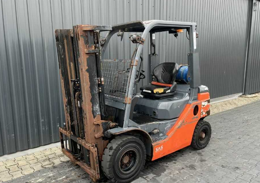 Toyota 8FGF20 - Treibgasstapler: das Bild 1 Toyota 8FGF20 - Treibgasstapler: das Bild 1