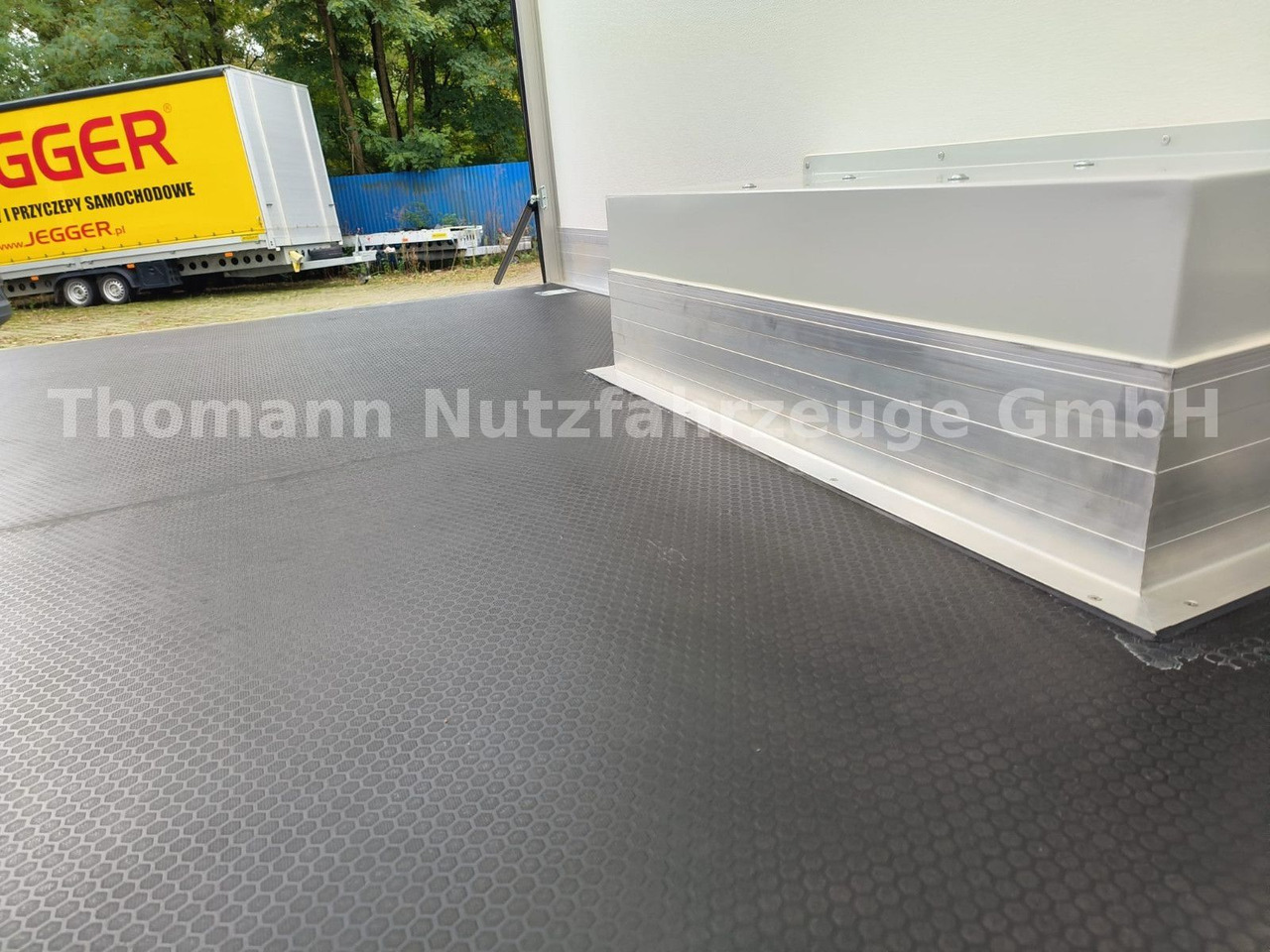 Peugeot Boxer Premium Koffer Extra Tief mit Klappe ! - Koffer Transporter: das Bild 3 Peugeot Boxer Premium Koffer Extra Tief mit Klappe ! - Koffer Transporter: das Bild 3