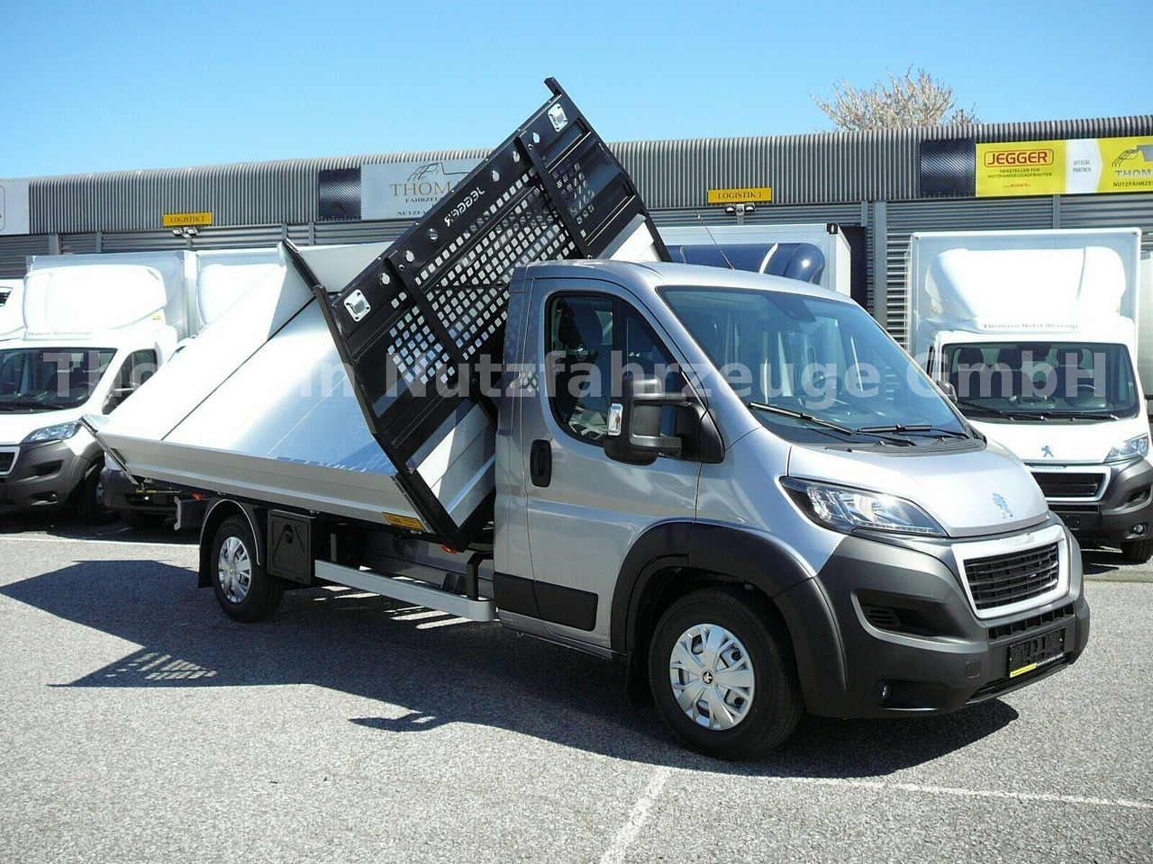 Peugeot Boxer Pritsche 3 Seiten Kipper Premiumaufbau Peugeot Boxer Pritsche 3 Seiten Kipper Premiumaufbau - Kipper Transporter: das Bild 4 Peugeot Boxer Pritsche 3 Seiten Kipper Premiumaufbau Peugeot Boxer Pritsche 3 Seiten Kipper Premiumaufbau - Kipper Transporter: das Bild 4