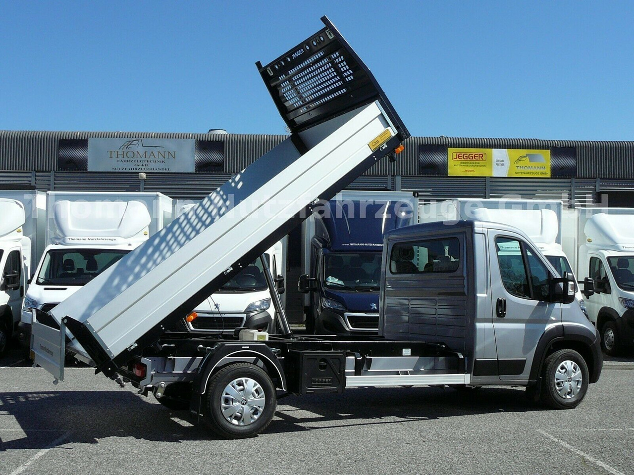 Peugeot Boxer Pritsche 3 Seiten Kipper Premiumaufbau Peugeot Boxer Pritsche 3 Seiten Kipper Premiumaufbau - Kipper Transporter: das Bild 3 Peugeot Boxer Pritsche 3 Seiten Kipper Premiumaufbau Peugeot Boxer Pritsche 3 Seiten Kipper Premiumaufbau - Kipper Transporter: das Bild 3
