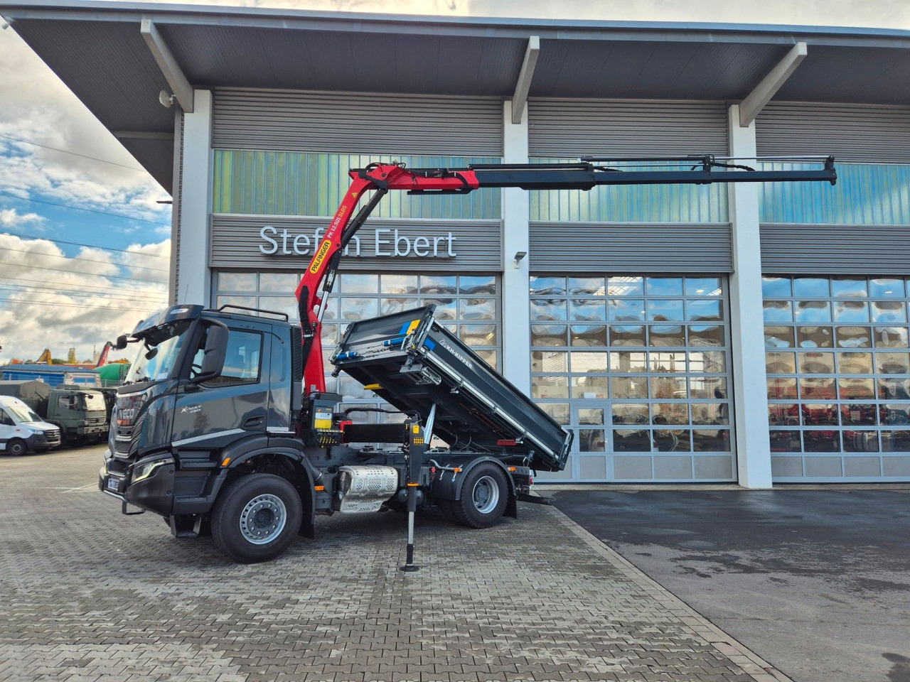 Iveco AD200X46/P HR OFF Palfinger PK 12.501 Funk AHK - Kipper, Autokran: das Bild 5 Iveco AD200X46/P HR OFF Palfinger PK 12.501 Funk AHK - Kipper, Autokran: das Bild 5