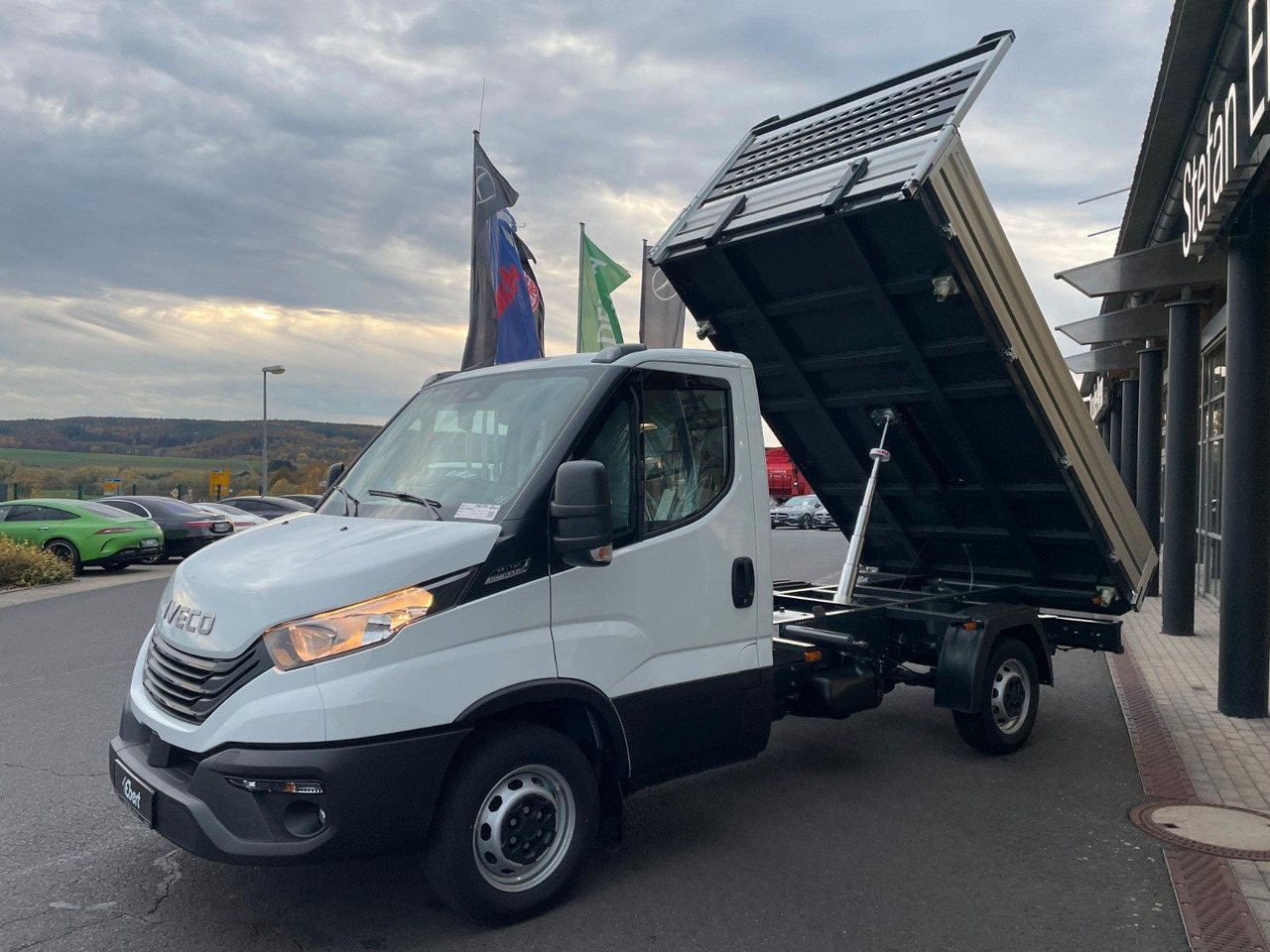 Iveco Daily 35S14 A8*R3.450mm*Automatik*Kamera*2Sitze* - Kipper Transporter: das Bild 3 Iveco Daily 35S14 A8*R3.450mm*Automatik*Kamera*2Sitze* - Kipper Transporter: das Bild 3