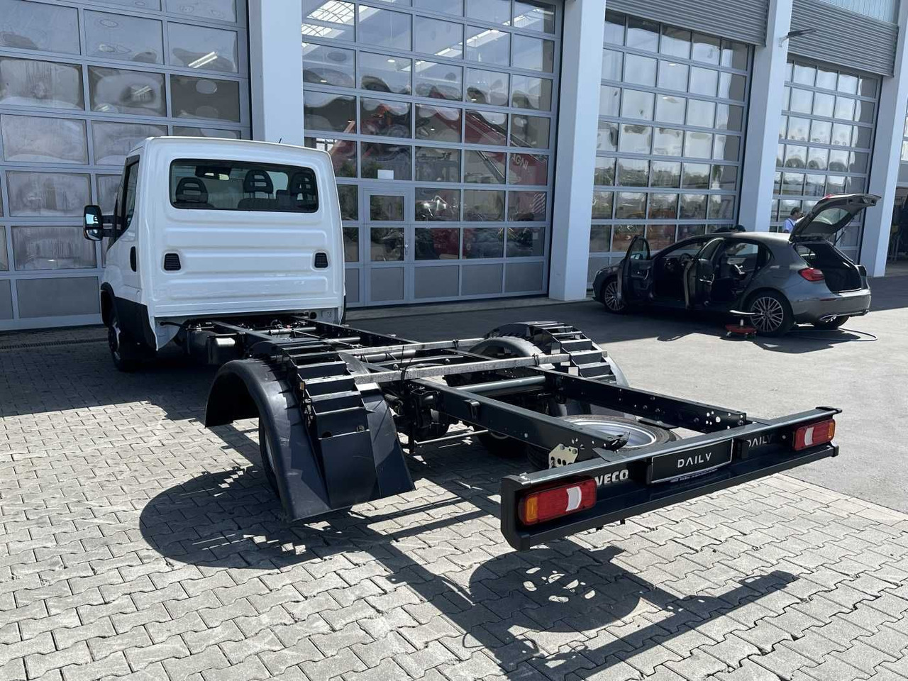 Iveco Daily 50C18 H 3.0L *R4.350mm*Klima* - Fahrgestell LKW: das Bild 3 Iveco Daily 50C18 H 3.0L *R4.350mm*Klima* - Fahrgestell LKW: das Bild 3