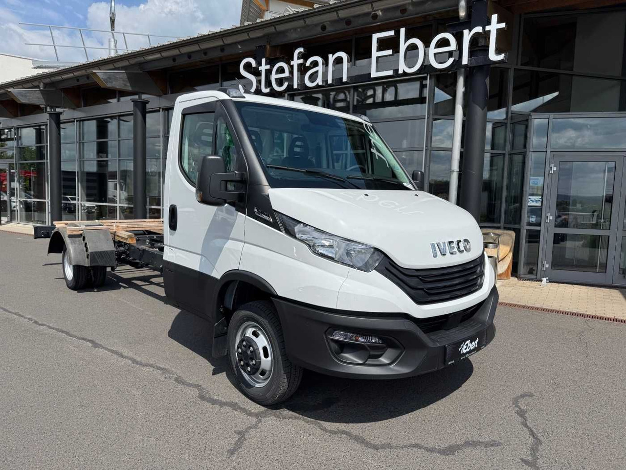 Iveco Daily 50C18 HA8 3.0L *R4.350mm*Klima*Automatik* - Fahrgestell LKW: das Bild 1 Iveco Daily 50C18 HA8 3.0L *R4.350mm*Klima*Automatik* - Fahrgestell LKW: das Bild 1