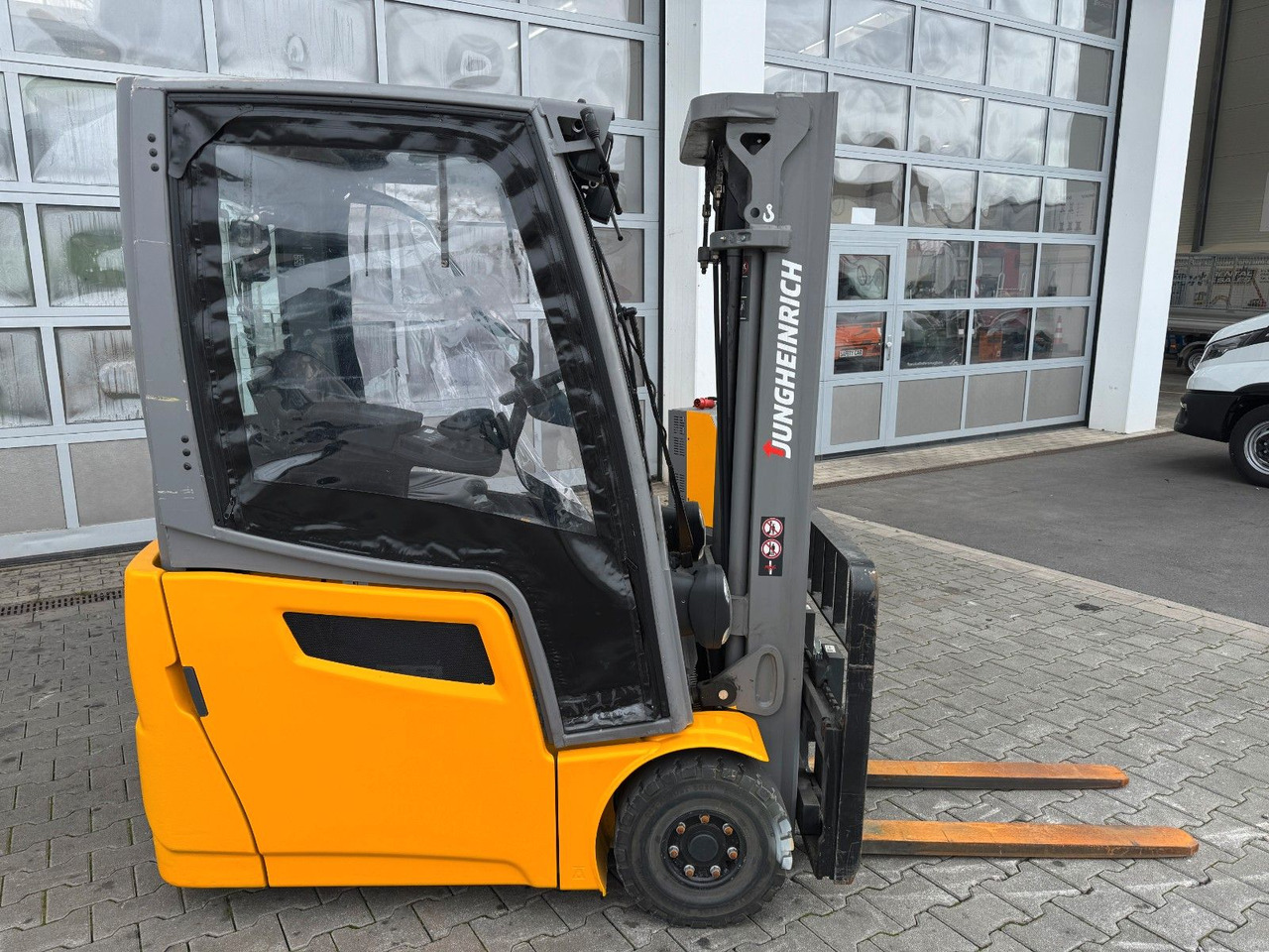 Jungheinrich EFG 215 / Triplex: 4.25m! / SS / nur 3.298h! - Elektrostapler: das Bild 2 Jungheinrich EFG 215 / Triplex: 4.25m! / SS / nur 3.298h! - Elektrostapler: das Bild 2