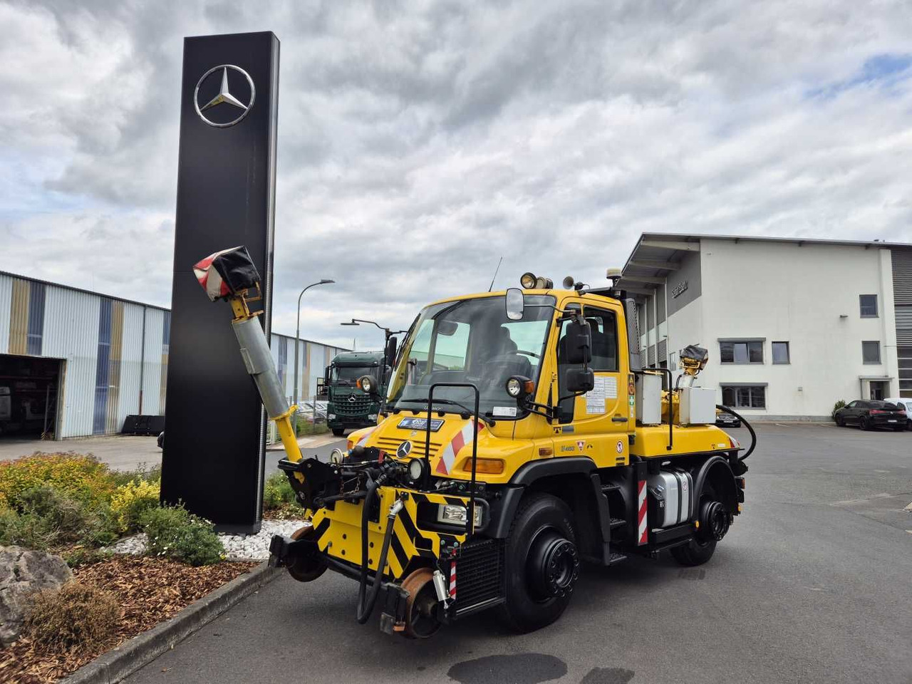 Mercedes-Benz Unimog U400 4x4 Zweiwege ZAGRO 800t/52 Achsen - LKW: das Bild 1 Mercedes-Benz Unimog U400 4x4 Zweiwege ZAGRO 800t/52 Achsen - LKW: das Bild 1