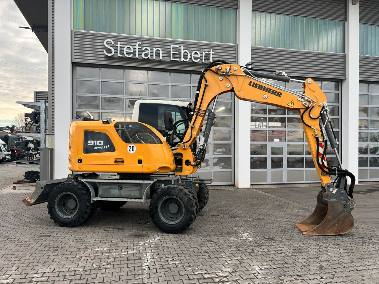 Liebherr A 910 C Litronic / 2.381h / SW33 - Mobilbagger: das Bild 1 Liebherr A 910 C Litronic / 2.381h / SW33 - Mobilbagger: das Bild 1