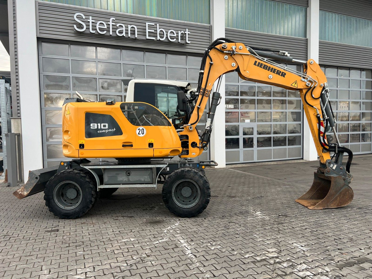 Liebherr A 910 C Litronic / 2.381h / SW33 - Mobilbagger: das Bild 2 Liebherr A 910 C Litronic / 2.381h / SW33 - Mobilbagger: das Bild 2