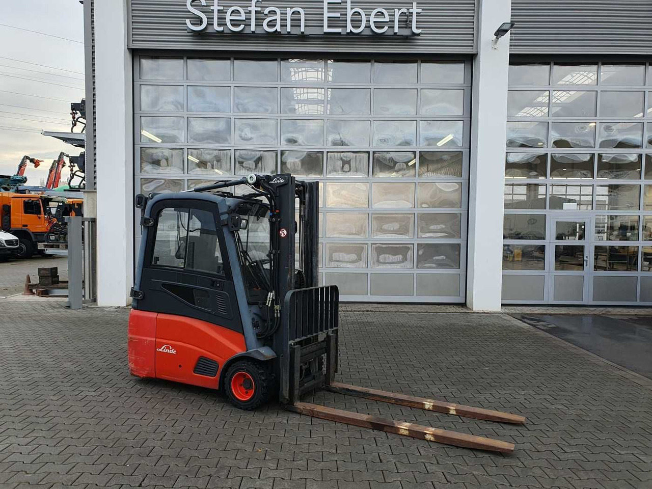 Linde E18 - 01 / Triplex: 4.50m! / SS / nur 5.672h! - Elektrostapler: das Bild 1 Linde E18 - 01 / Triplex: 4.50m! / SS / nur 5.672h! - Elektrostapler: das Bild 1