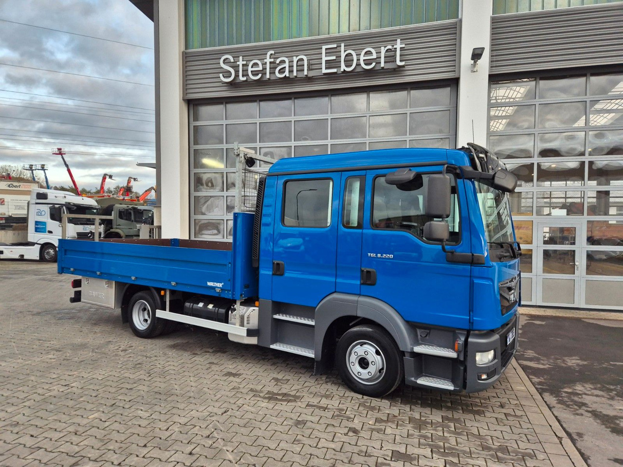 MAN TGL 8.220 4x2 BL Doka 7 Sitze AHK Klima Standh. - Pritschenwagen, Transporter mit Doppelkabine: das Bild 2 MAN TGL 8.220 4x2 BL Doka 7 Sitze AHK Klima Standh. - Pritschenwagen, Transporter mit Doppelkabine: das Bild 2
