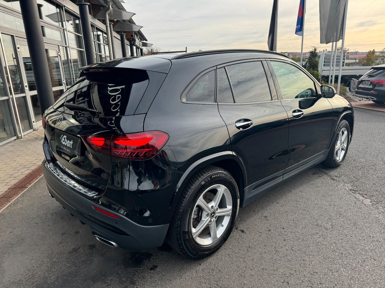Mercedes-Benz GLA 200 AMG+Pano+Distr+Ambiente+Multibeam+ - SUV/ Geländewagen: das Bild 4 Mercedes-Benz GLA 200 AMG+Pano+Distr+Ambiente+Multibeam+ - SUV/ Geländewagen: das Bild 4