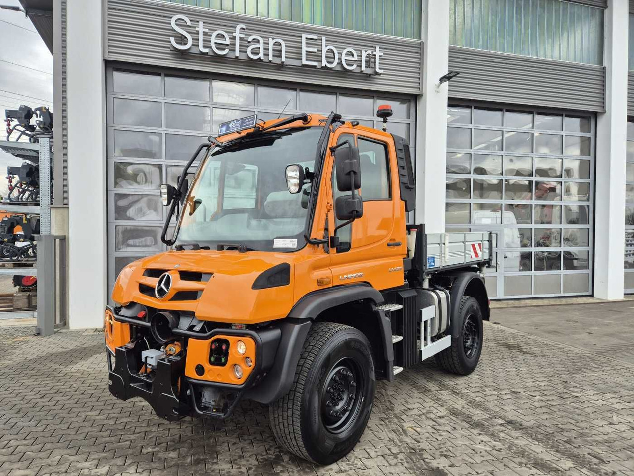 Mercedes-Benz Unimog U423 4x4 Hydrostat Zapfwelle - Kipper: das Bild 2 Mercedes-Benz Unimog U423 4x4 Hydrostat Zapfwelle - Kipper: das Bild 2