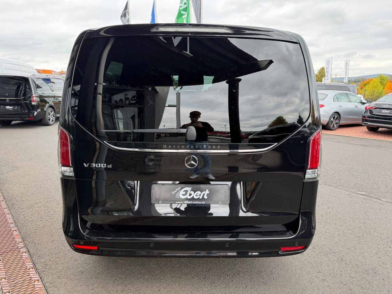 Mercedes-Benz V 300 d AVANTGARDE Extralang 360Kamera Standh - Personentransporter: das Bild 5 Mercedes-Benz V 300 d AVANTGARDE Extralang 360Kamera Standh - Personentransporter: das Bild 5