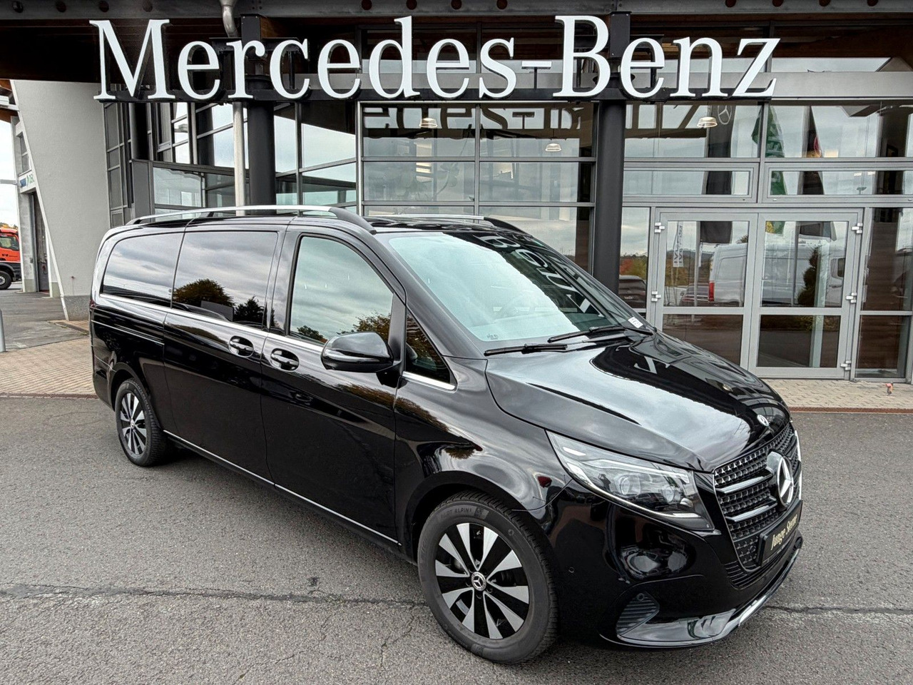 Mercedes-Benz V 300 d AVANTGARDE Extralang 360Kamera Standh - Personentransporter: das Bild 1 Mercedes-Benz V 300 d AVANTGARDE Extralang 360Kamera Standh - Personentransporter: das Bild 1