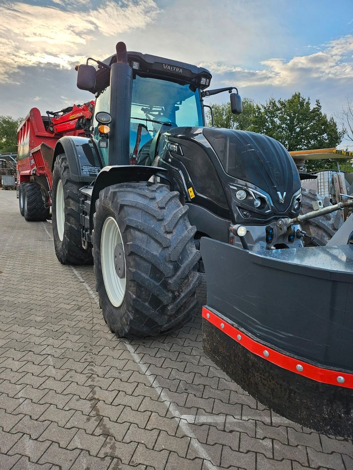Valtra S374 / nur: 1.980h! / 06.2017 / Holzhacker - Holzschredder: das Bild 3 Valtra S374 / nur: 1.980h! / 06.2017 / Holzhacker - Holzschredder: das Bild 3
