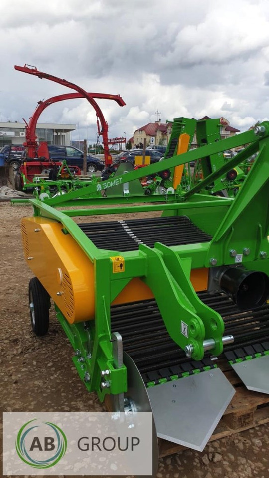 2-row Conveyor Digger Bomet Upus Z656/3 - Kartoffelroder: das Bild 2 2-row Conveyor Digger Bomet Upus Z656/3 - Kartoffelroder: das Bild 2