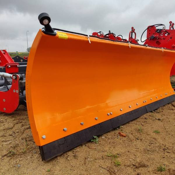 Inter-tech Snow plough 2,6m straight - ON STOCK - Schneepflug für Landmaschine: das Bild 1 Inter-tech Snow plough 2,6m straight - ON STOCK - Schneepflug für Landmaschine: das Bild 1