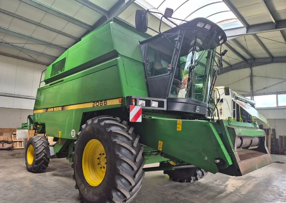 John Deere 2066 - Mähdrescher: das Bild 1 John Deere 2066 - Mähdrescher: das Bild 1