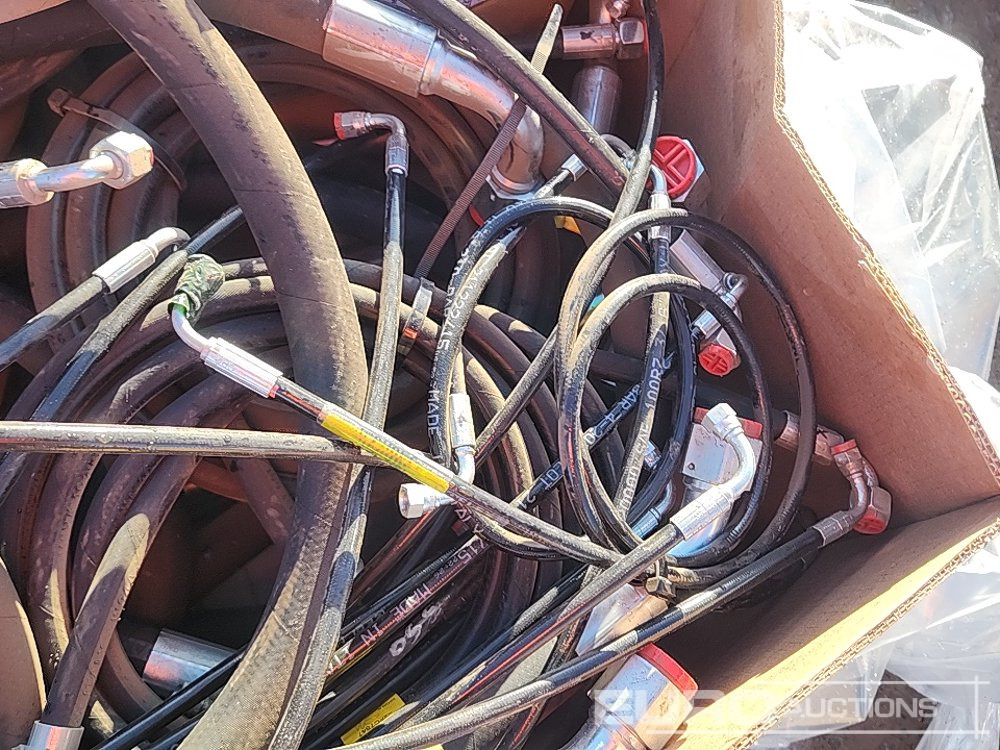 Box Of Hydraulic Hoses, Pins - Bremsleitung/ Bremsschlauch für Baumaschine: das Bild 5 Box Of Hydraulic Hoses, Pins - Bremsleitung/ Bremsschlauch für Baumaschine: das Bild 5