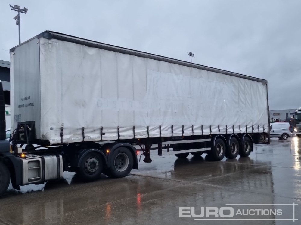 Freuhauf Tri Axle Curtainsider Trailer, Tail Lift - Planenauflieger: das Bild 1 Freuhauf Tri Axle Curtainsider Trailer, Tail Lift - Planenauflieger: das Bild 1