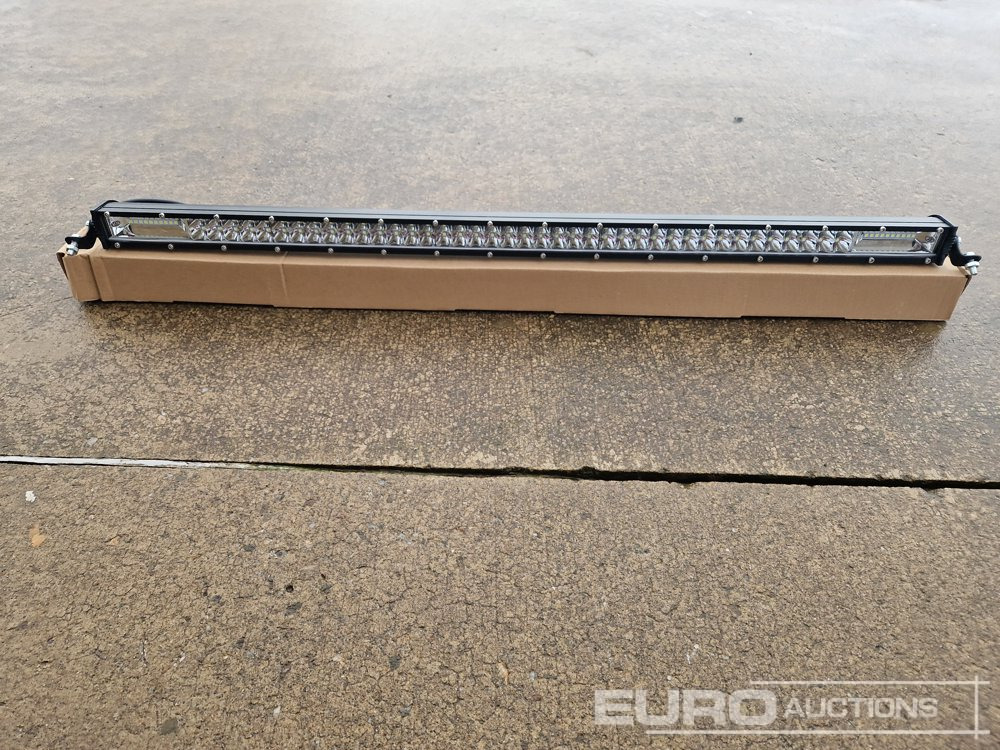 Unused 32" 300W Combo Beam LED Light Bar, Mounting Brackets, IP68 Waterproof - Werkstattgerät: das Bild 5 Unused 32" 300W Combo Beam LED Light Bar, Mounting Brackets, IP68 Waterproof - Werkstattgerät: das Bild 5