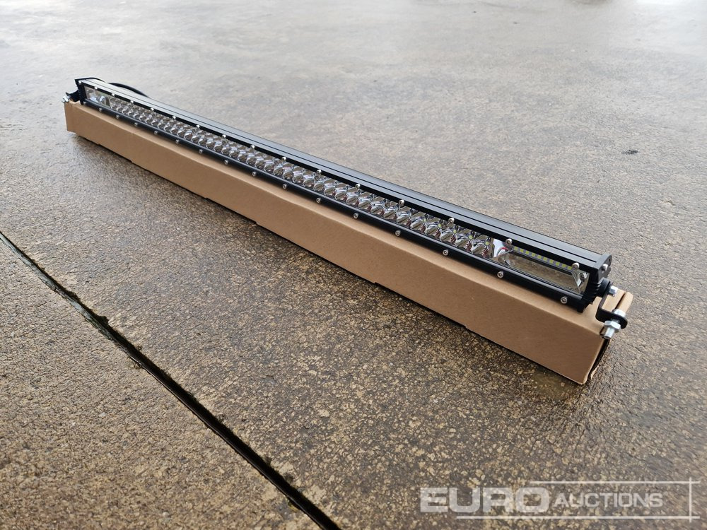 Unused 32" 300W Combo Beam LED Light Bar, Mounting Brackets, IP68 Waterproof - Werkstattgerät: das Bild 1 Unused 32" 300W Combo Beam LED Light Bar, Mounting Brackets, IP68 Waterproof - Werkstattgerät: das Bild 1