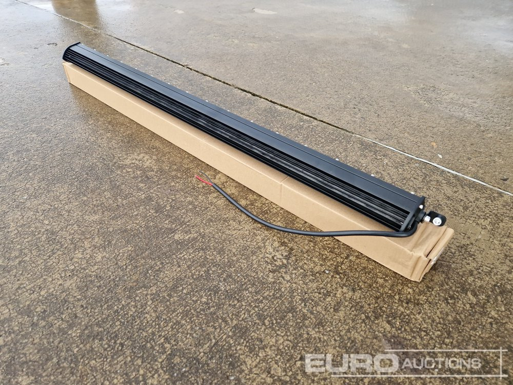 Unused 32" 300W Combo Beam LED Light Bar, Mounting Brackets, IP68 Waterproof - Werkstattgerät: das Bild 3 Unused 32" 300W Combo Beam LED Light Bar, Mounting Brackets, IP68 Waterproof - Werkstattgerät: das Bild 3