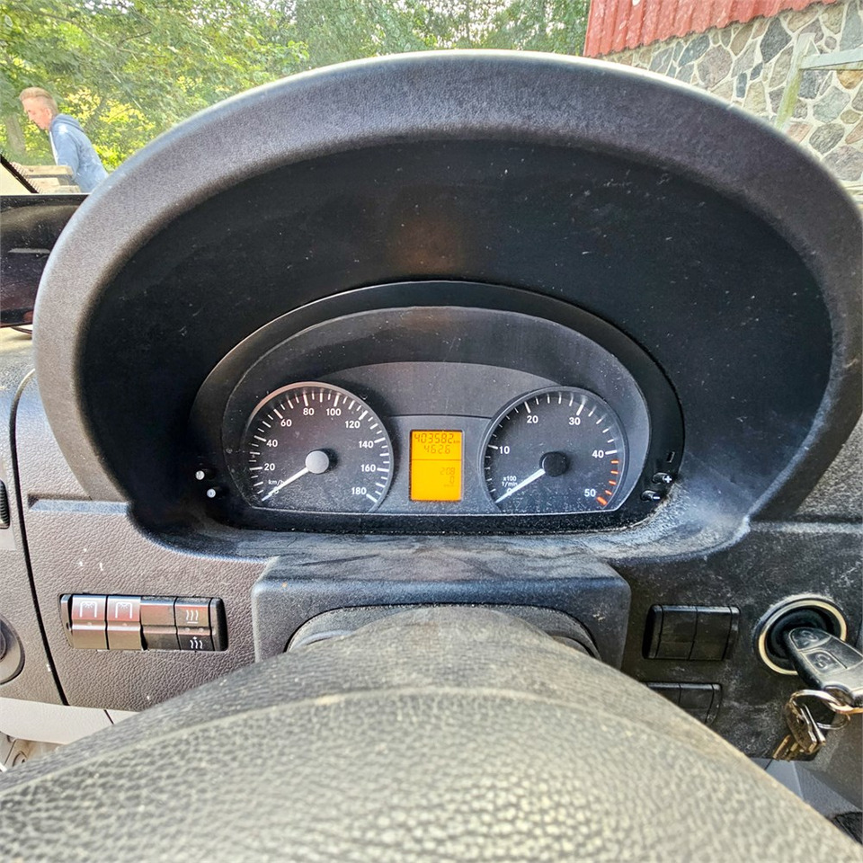 Koffer Transporter Mercedes Sprinter 515 Cdi: das Bild 16 Koffer Transporter Mercedes Sprinter 515 Cdi: das Bild 16