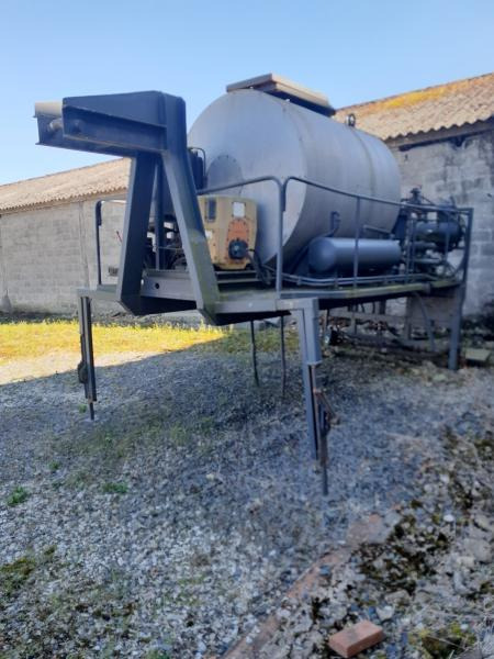 MENARD BOUILLE SUR BERCE 3000 LITRES - Bitumenspritzmaschine: das Bild 2 MENARD BOUILLE SUR BERCE 3000 LITRES - Bitumenspritzmaschine: das Bild 2