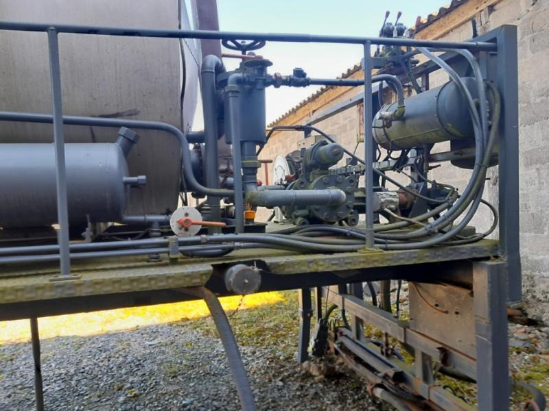MENARD BOUILLE SUR BERCE 3000 LITRES - Bitumenspritzmaschine: das Bild 4 MENARD BOUILLE SUR BERCE 3000 LITRES - Bitumenspritzmaschine: das Bild 4
