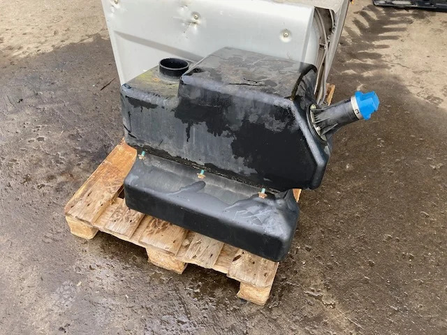 MAN Adblue tank – MAN - AdBlue Tank für LKW: das Bild 1 MAN Adblue tank – MAN - AdBlue Tank für LKW: das Bild 1