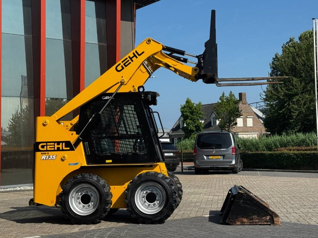 Gehl R135 / Mantitou 1350R, 2022, 115 hours! - Minibagger: das Bild 5 Gehl R135 / Mantitou 1350R, 2022, 115 hours! - Minibagger: das Bild 5