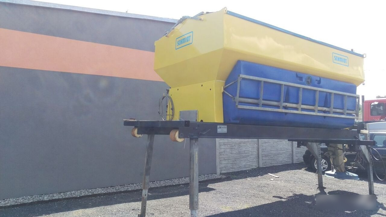 Schmidt STRATOS - Salzstreuer für Kommunal-/ Sonderfahrzeug: das Bild 4 Schmidt STRATOS - Salzstreuer für Kommunal-/ Sonderfahrzeug: das Bild 4