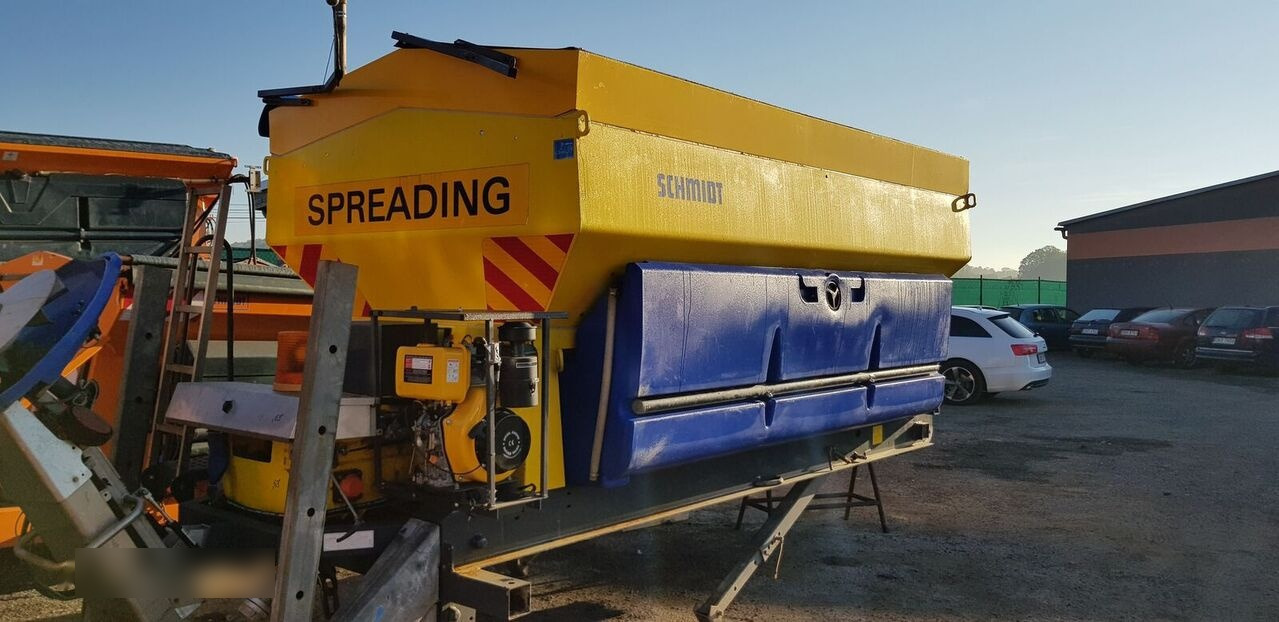 Schmidt STRATOS - Salzstreuer für Kommunal-/ Sonderfahrzeug: das Bild 2 Schmidt STRATOS - Salzstreuer für Kommunal-/ Sonderfahrzeug: das Bild 2