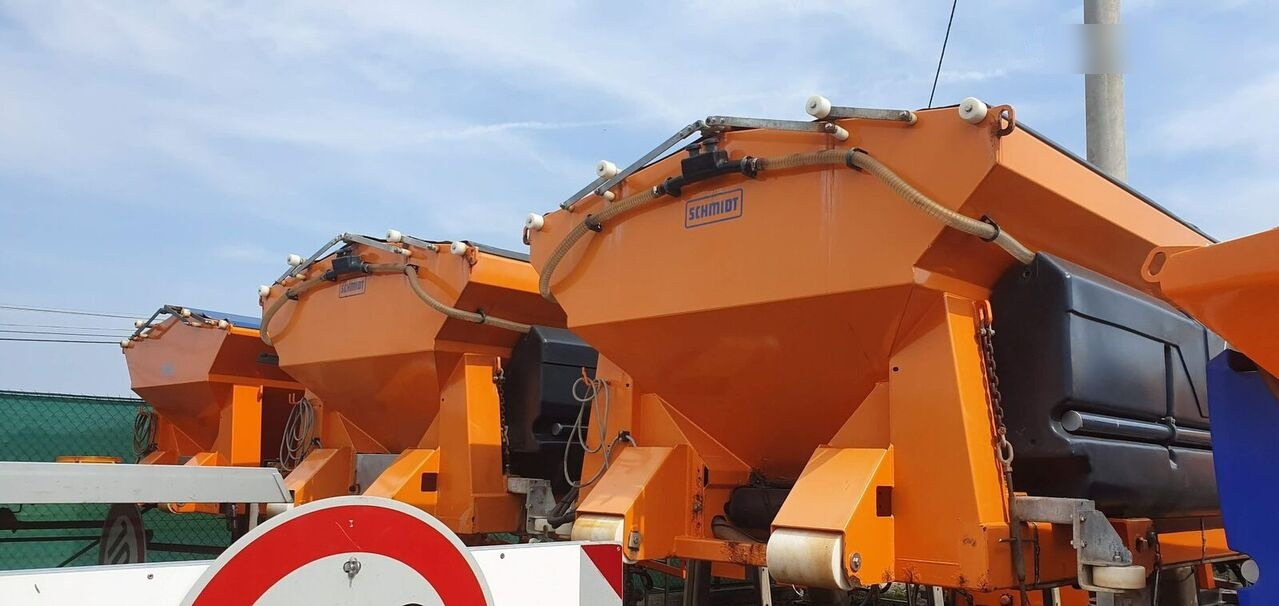 Schmidt Solarko piaskarka SCHMIDT STRATOS 5m3 20 - Salzstreuer für Kommunal-/ Sonderfahrzeug: das Bild 2 Schmidt Solarko piaskarka SCHMIDT STRATOS 5m3 20 - Salzstreuer für Kommunal-/ Sonderfahrzeug: das Bild 2