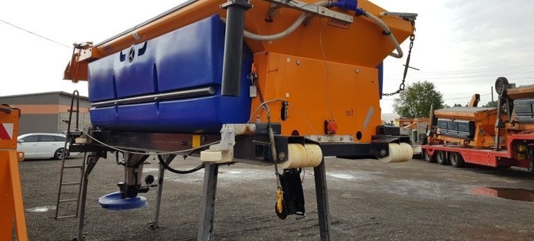 Schmidt Solarko piaskarka SCHMIDT STRATOS 5m3 - Salzstreuer für Kommunal-/ Sonderfahrzeug: das Bild 3 Schmidt Solarko piaskarka SCHMIDT STRATOS 5m3 - Salzstreuer für Kommunal-/ Sonderfahrzeug: das Bild 3