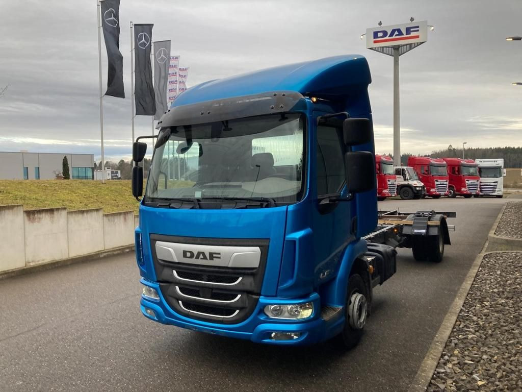 DAF LF 210 FA Standheizung / 5.00m Rd / 7.490kg DAF LF 210 FA Standheizung / 5.00m Rd / 7.490kg - Plane LKW: das Bild 4 DAF LF 210 FA Standheizung / 5.00m Rd / 7.490kg DAF LF 210 FA Standheizung / 5.00m Rd / 7.490kg - Plane LKW: das Bild 4