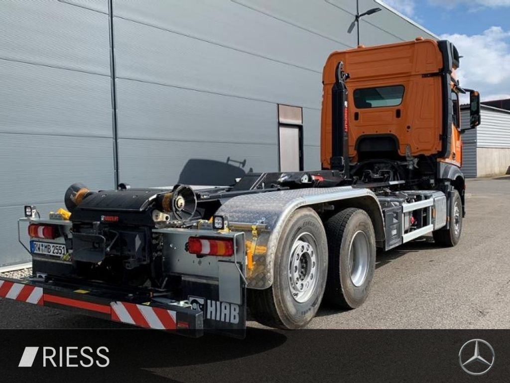 Mercedes-Benz Arocs 2551 L Abrollkipper mit HAD, gelenkter lif - LKW: das Bild 3 Mercedes-Benz Arocs 2551 L Abrollkipper mit HAD, gelenkter lif - LKW: das Bild 3