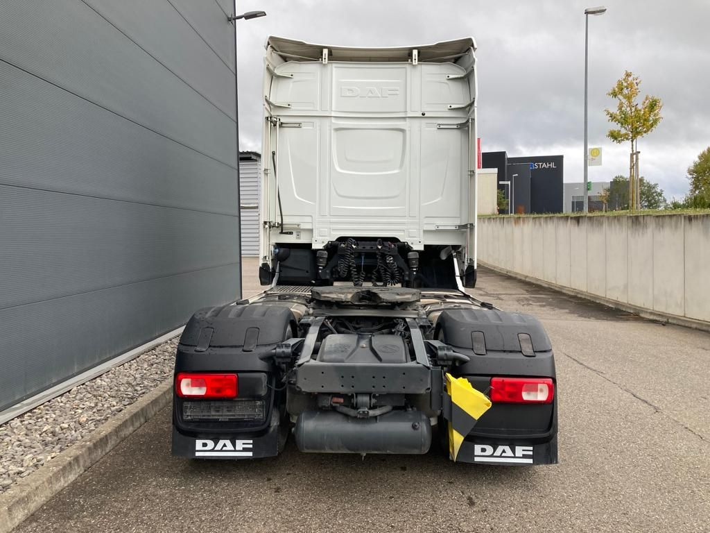 DAF XG 480 FT LED Intarder Kamera Hydraulik DAF XG 480 FT LED Intarder Kamera Hydraulik - Sattelzugmaschine: das Bild 4 DAF XG 480 FT LED Intarder Kamera Hydraulik DAF XG 480 FT LED Intarder Kamera Hydraulik - Sattelzugmaschine: das Bild 4