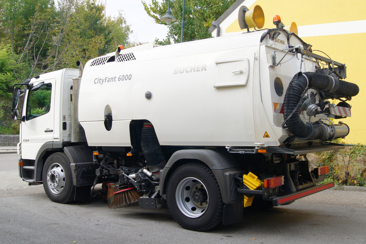MERCEDES-BENZ ATEGO 1324 / BUCHER CityFant 6000 TWIN, beidseitig + Heck, Aufbaumotor - Kehrmaschine: das Bild 4 MERCEDES-BENZ ATEGO 1324 / BUCHER CityFant 6000 TWIN, beidseitig + Heck, Aufbaumotor - Kehrmaschine: das Bild 4