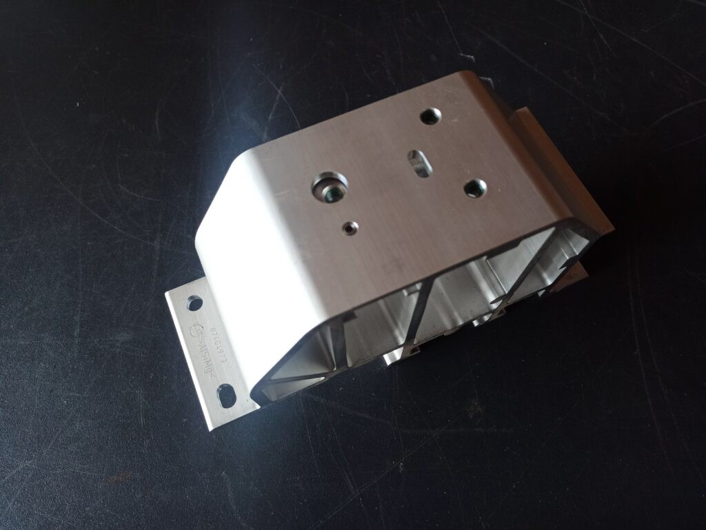 VOLVO BUMPER SUPPORT 82464973 - Stoßstange für LKW: das Bild 3 VOLVO BUMPER SUPPORT 82464973 - Stoßstange für LKW: das Bild 3