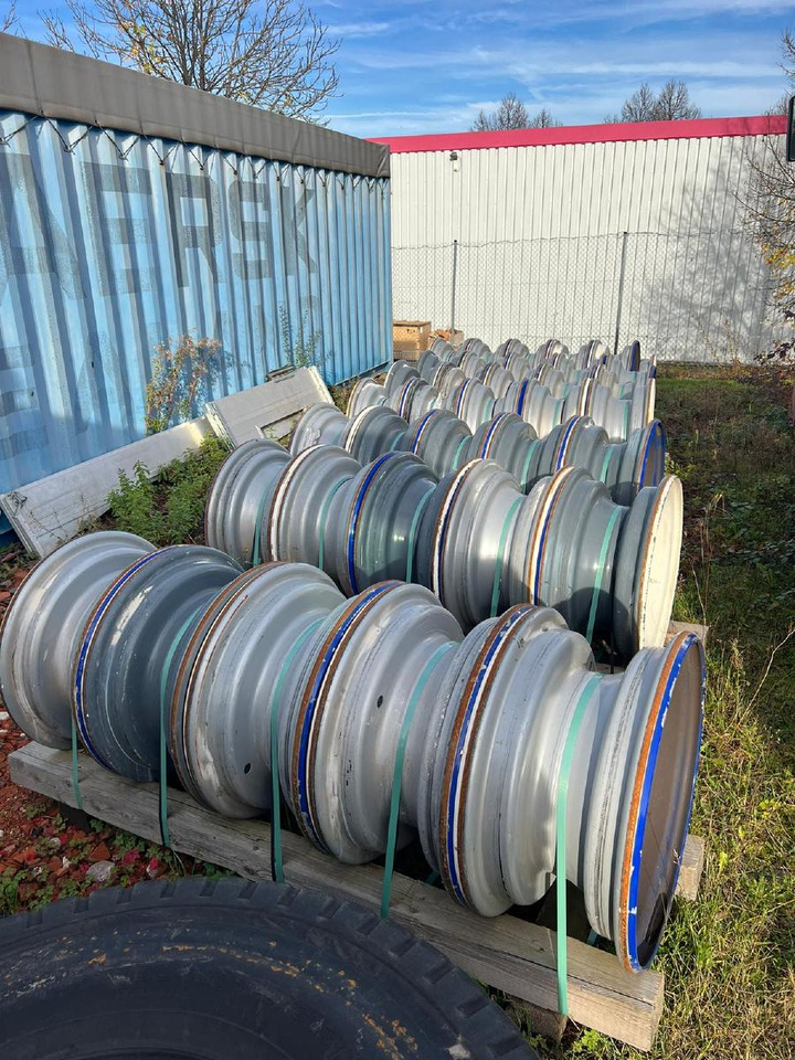 Liebherr Zubehör = Stahlfelgen für LTM Mobilkräne ab Baujahr 2016 - Typ 25-11.00/1,7 - Mobilkran: das Bild 3 Liebherr Zubehör = Stahlfelgen für LTM Mobilkräne ab Baujahr 2016 - Typ 25-11.00/1,7 - Mobilkran: das Bild 3