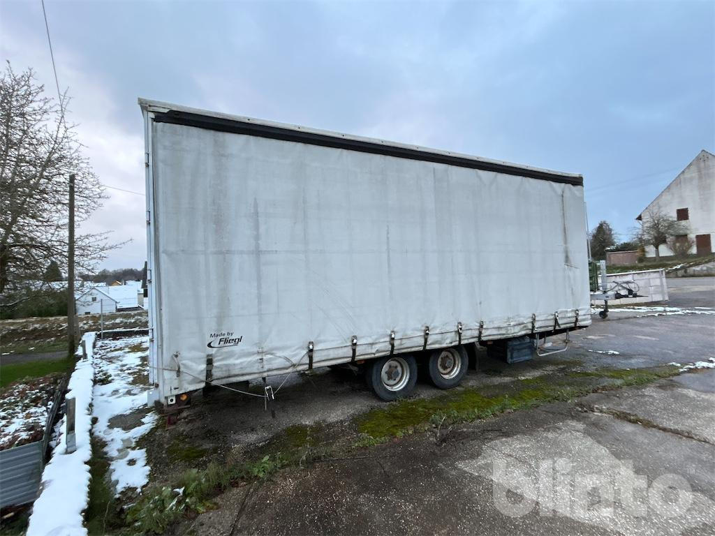 Fliegl TPS 100 - Planenanhänger: das Bild 4 Fliegl TPS 100 - Planenanhänger: das Bild 4