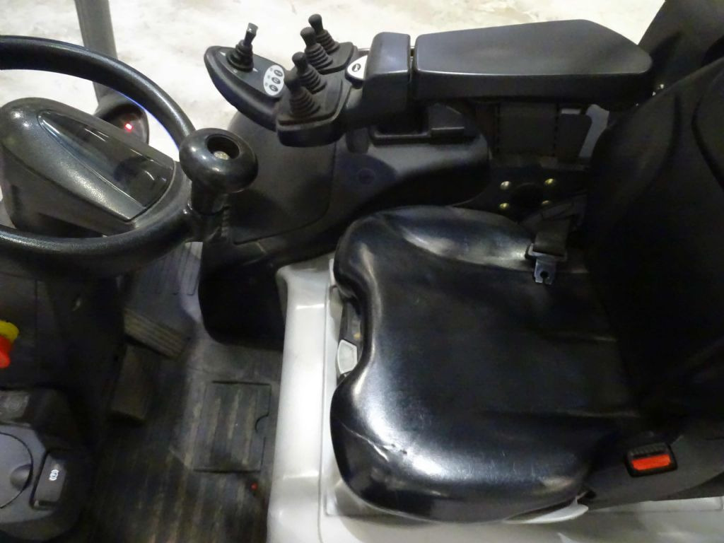 Still RX60-30 - Elektrostapler: das Bild 3 Still RX60-30 - Elektrostapler: das Bild 3